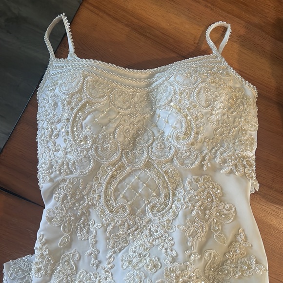 Oleg Cassini wedding dress, GUC - Picture 7 of 12